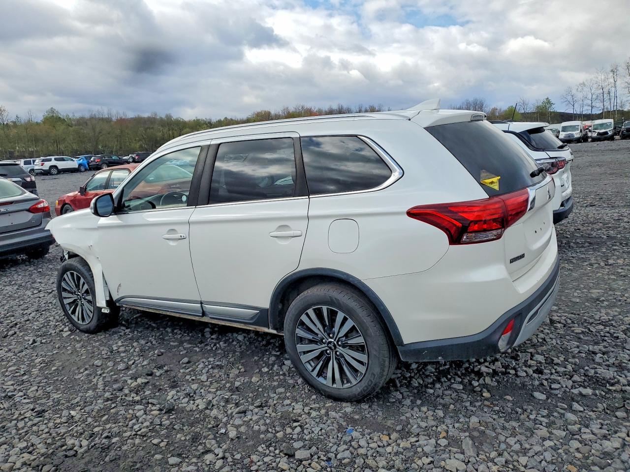 2019 MITSUBISHI OUTLANDER SE photo 2
