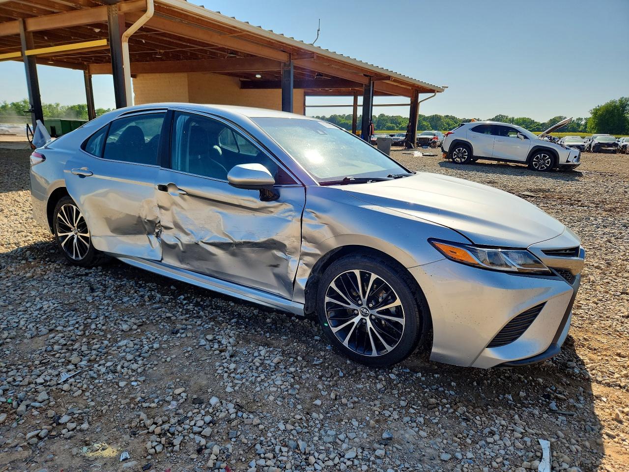 2018 TOYOTA CAMRY SE photo 4