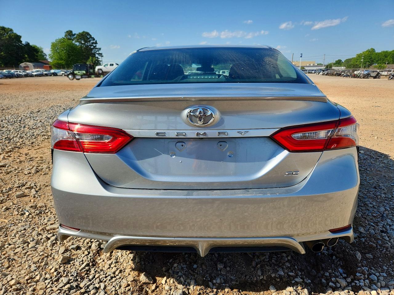 2018 TOYOTA CAMRY SE photo 6