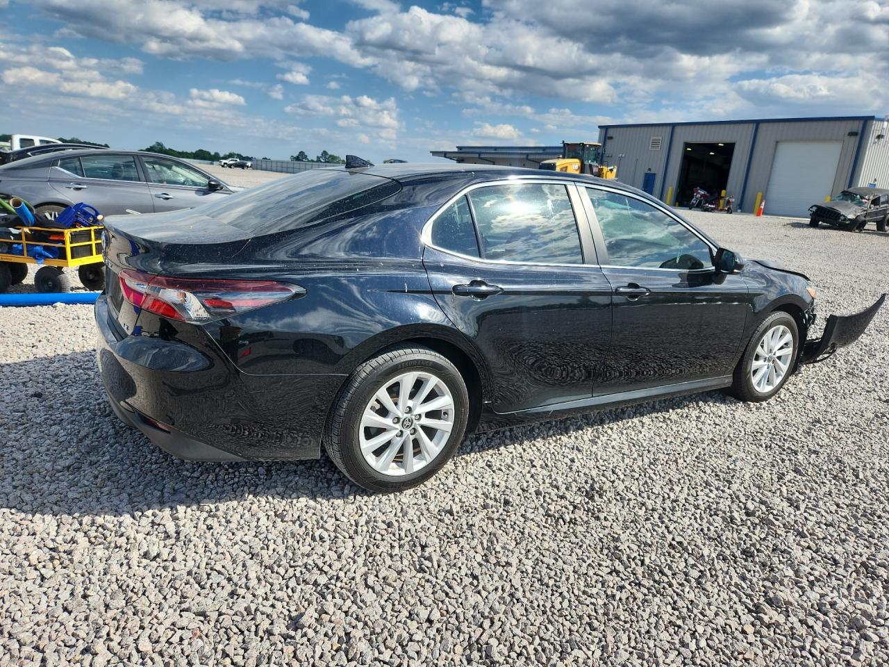 2021 TOYOTA CAMRY LE photo 5