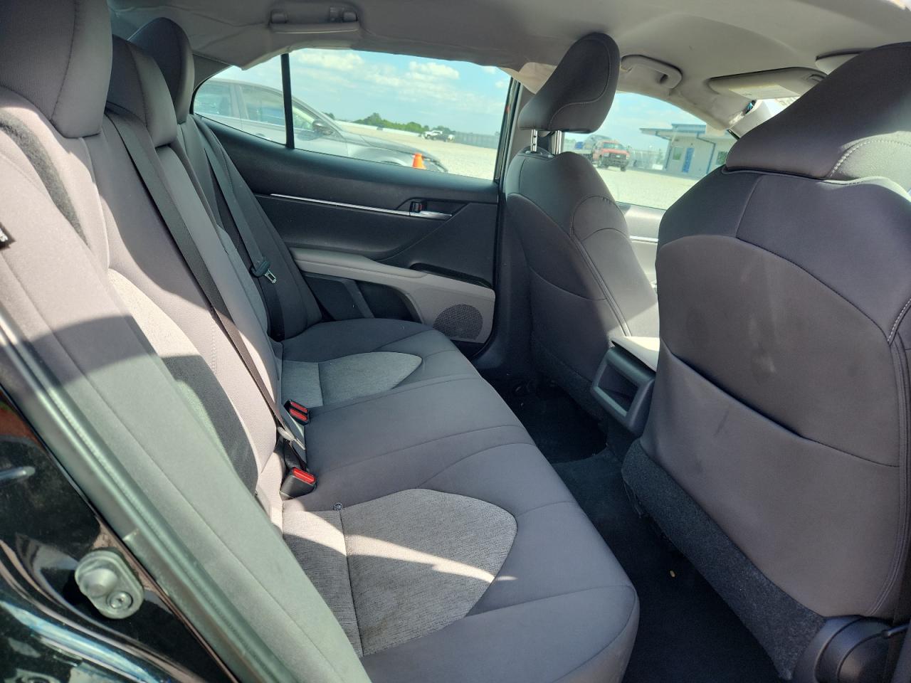2021 TOYOTA CAMRY LE photo 19