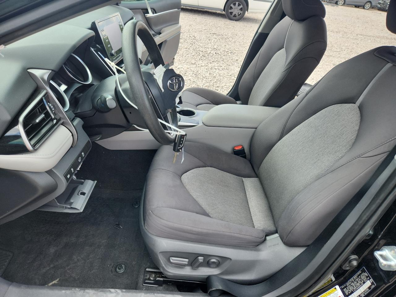 2021 TOYOTA CAMRY LE photo 13