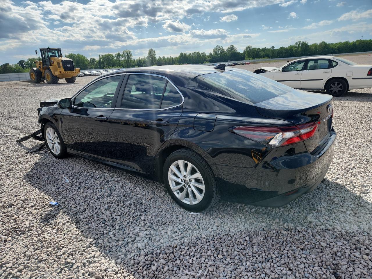 2021 TOYOTA CAMRY LE photo 3