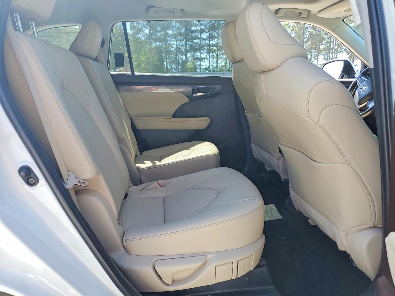 2022 TOYOTA HIGHLANDER HYBRID PLATINUM photo 11