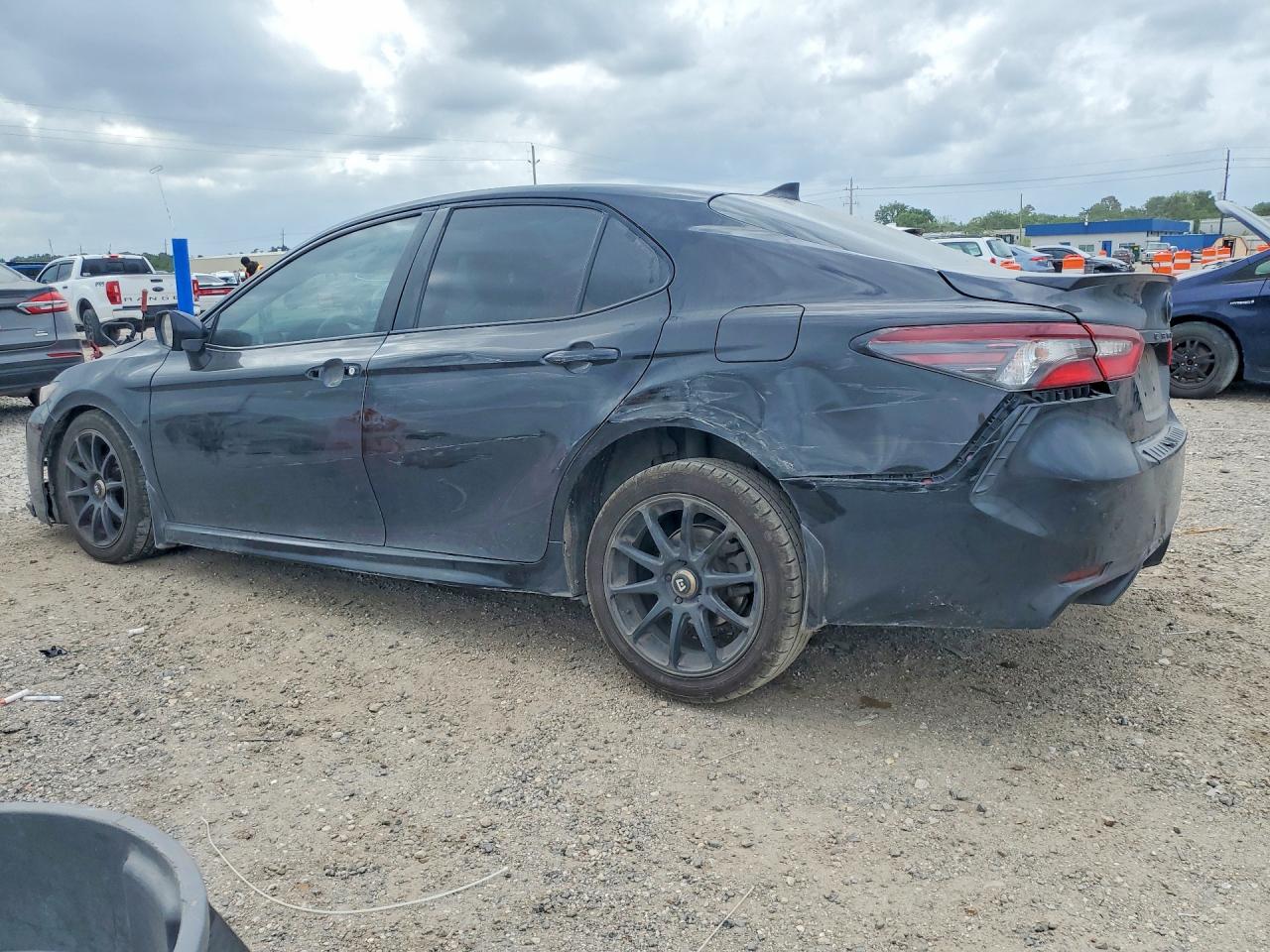 2021 TOYOTA CAMRY SE NIGHTSHADE photo 4