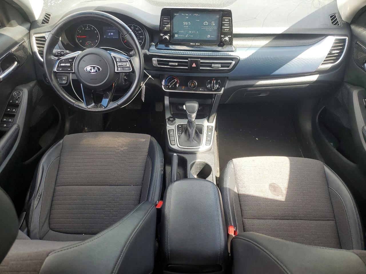 2021 KIA SELTOS S photo 22