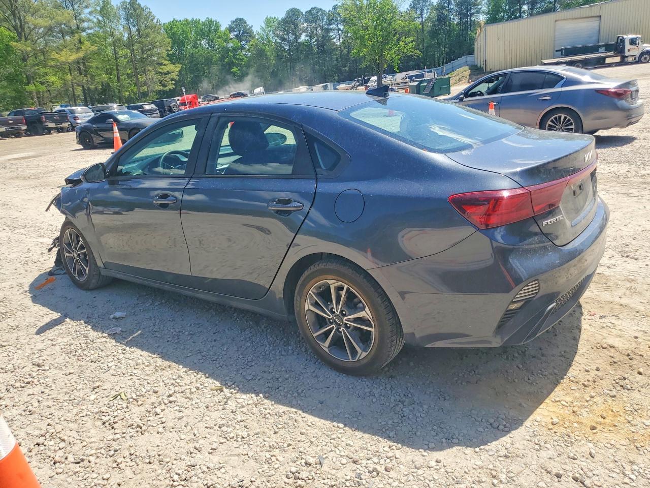 2023 KIA FORTE LXS photo 3