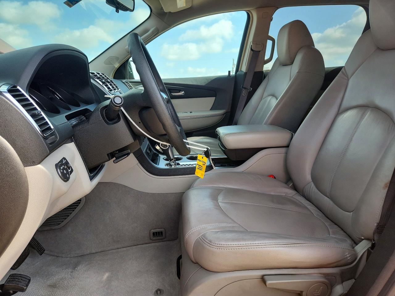 2009 GMC ACADIA SLE photo 13