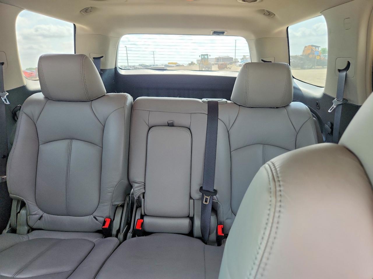 2009 GMC ACADIA SLE photo 19