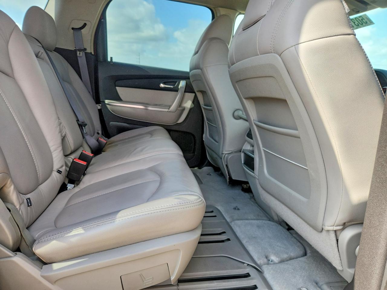 2009 GMC ACADIA SLE photo 21