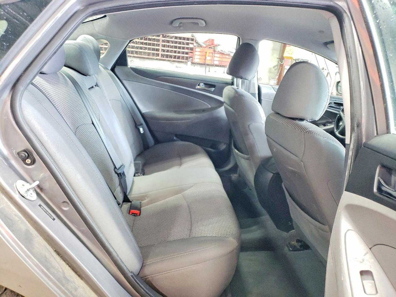 2011 HYUNDAI SONATA GLS photo 28
