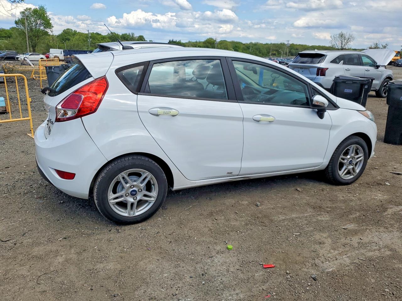2019 FORD FIESTA SE photo 3