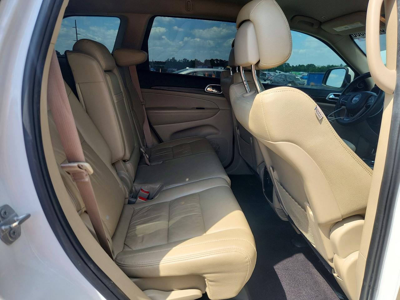 2018 JEEP GRAND CHEROKEE LAREDO photo 31