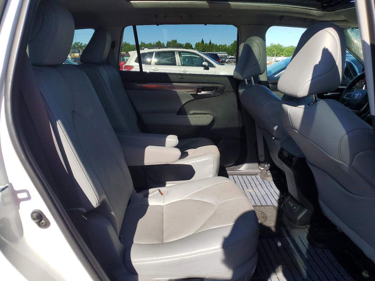 2023 TOYOTA HIGHLANDER PLATINUM photo 21