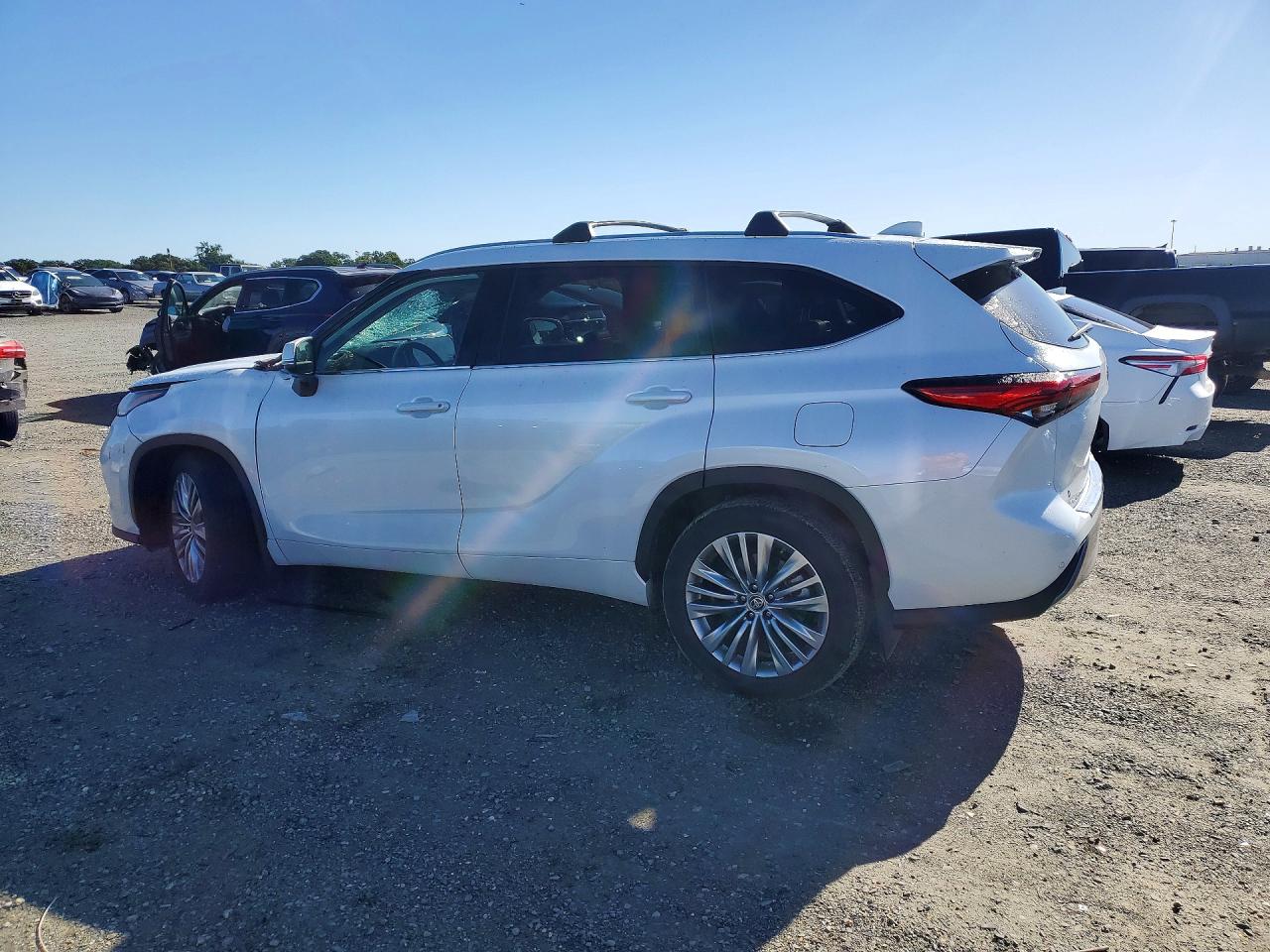 2023 TOYOTA HIGHLANDER PLATINUM photo 3