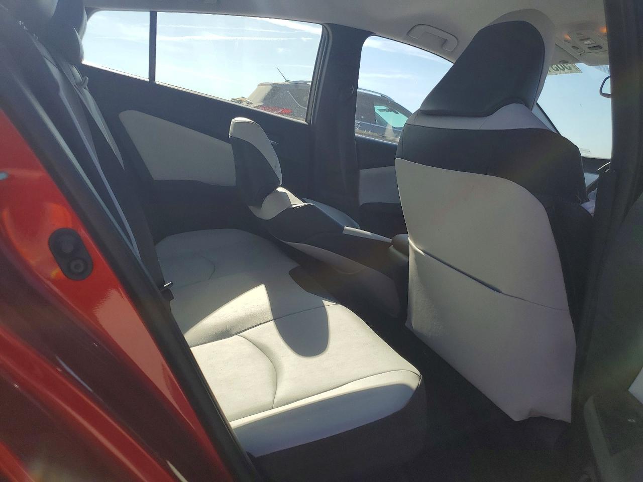 2016 TOYOTA PRIUS FOUR TOURING photo 28