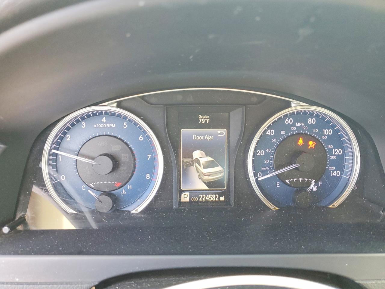 2015 TOYOTA CAMRY XLE photo 17