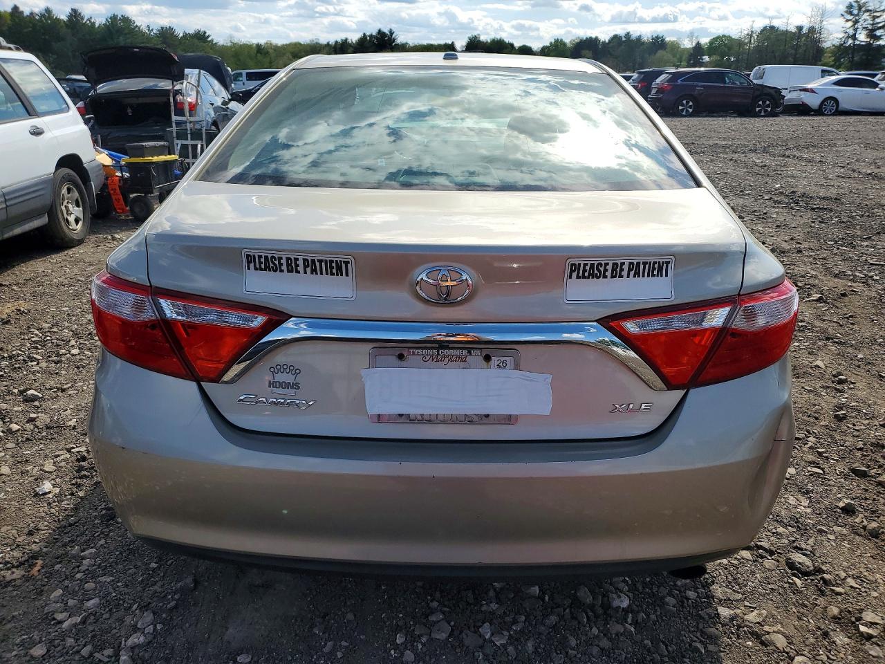 2015 TOYOTA CAMRY XLE photo 11