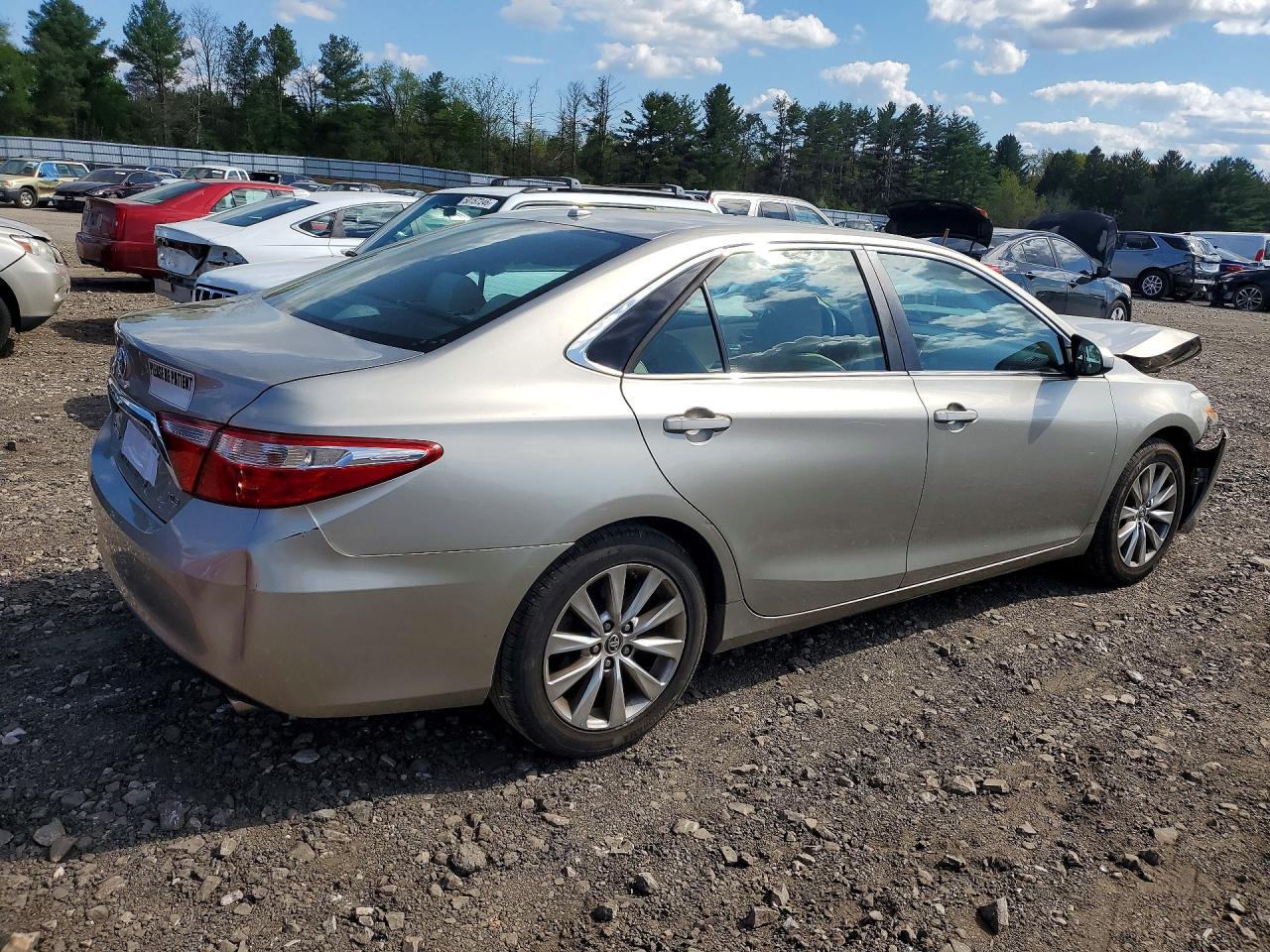 2015 TOYOTA CAMRY XLE photo 5