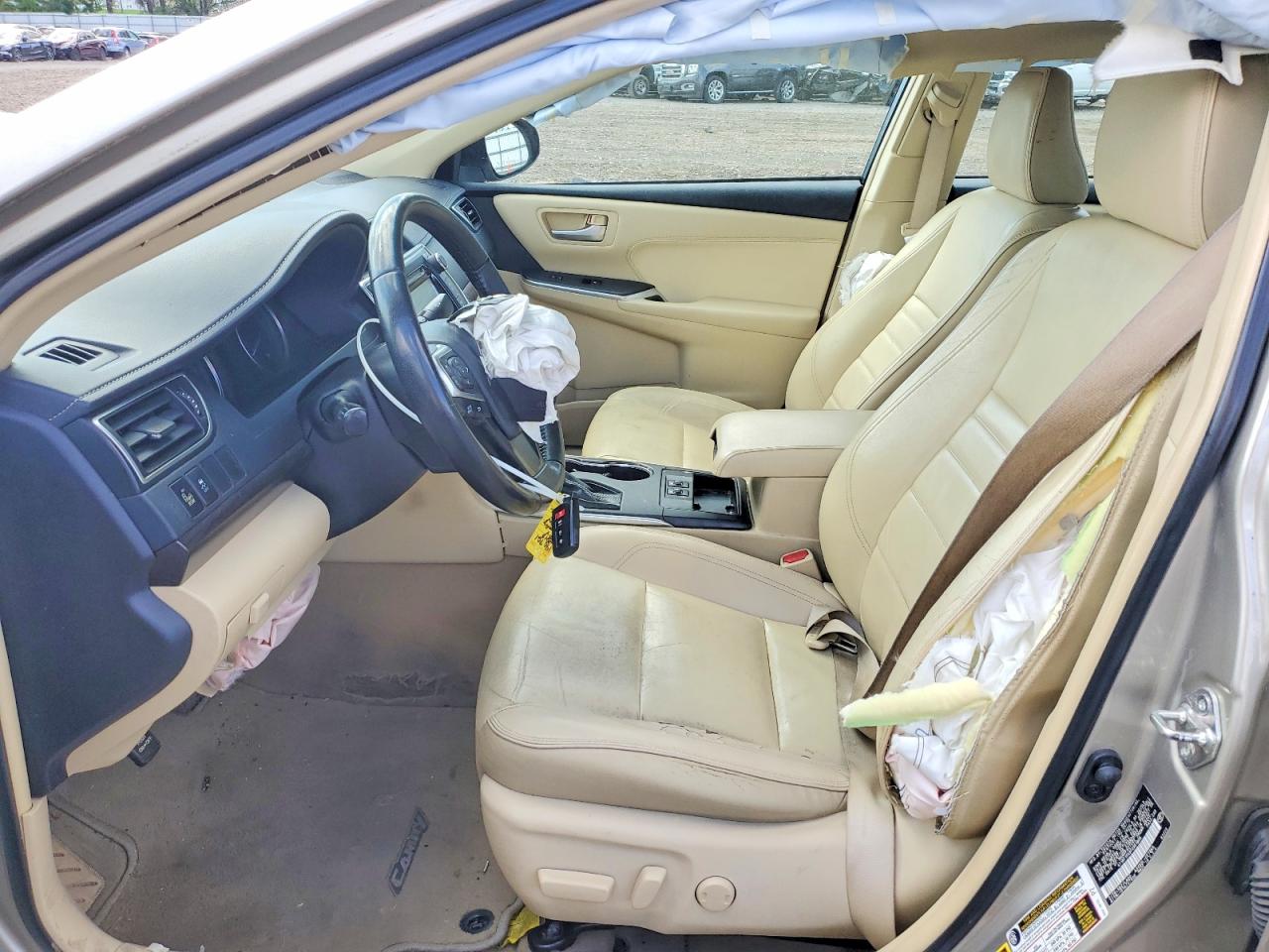 2015 TOYOTA CAMRY XLE photo 13