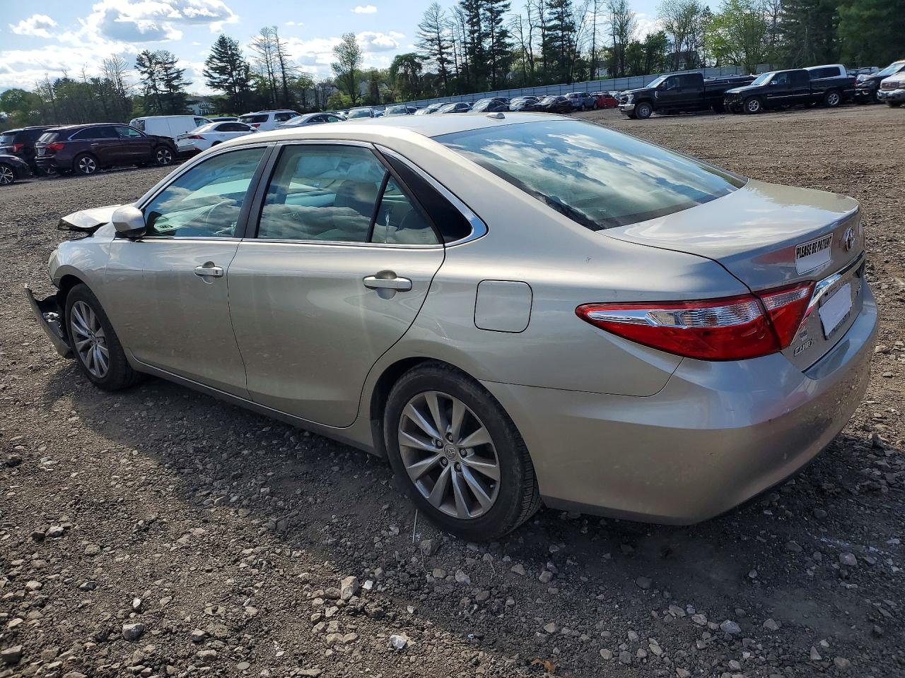 2015 TOYOTA CAMRY XLE photo 3