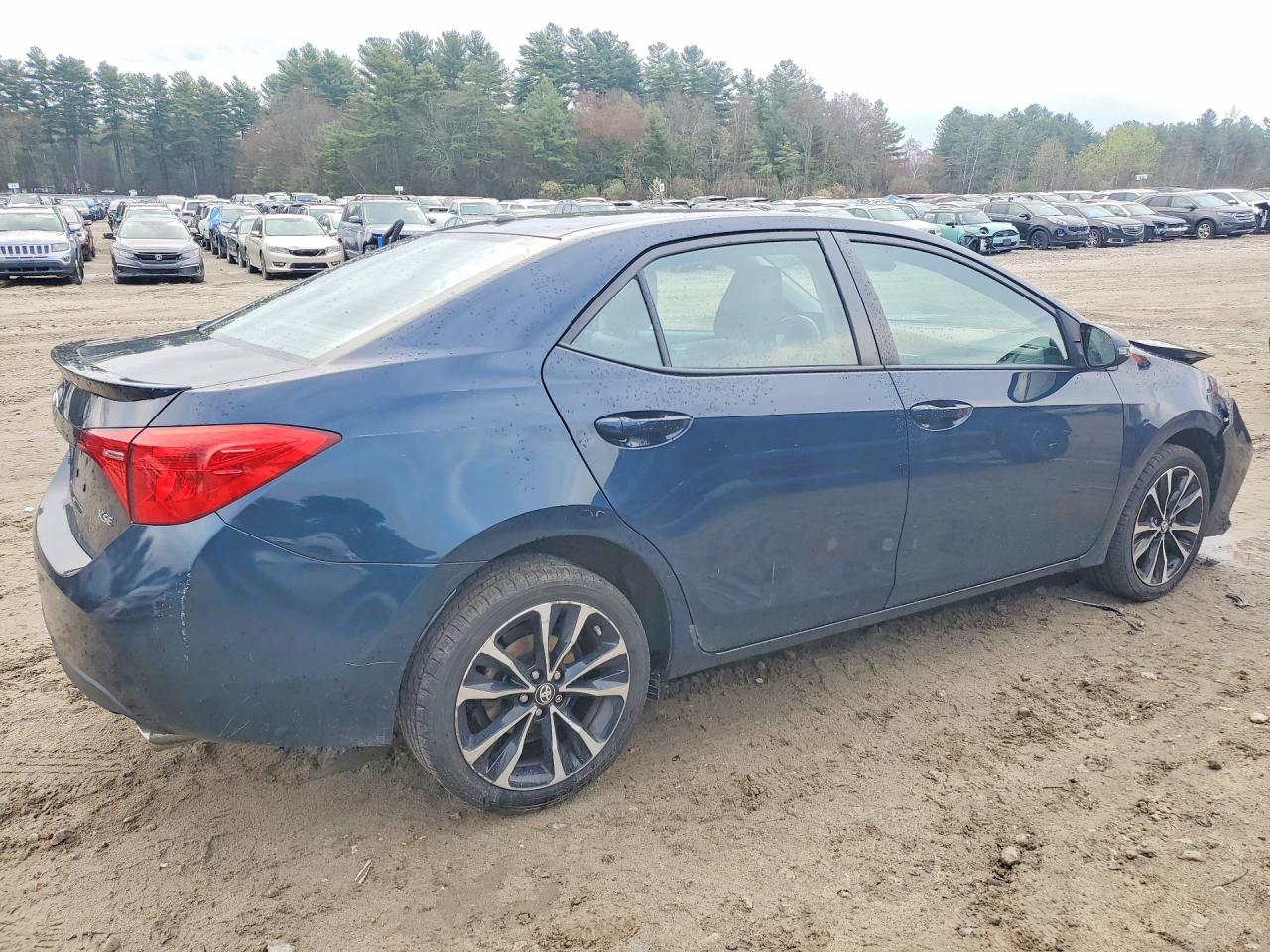 2017 TOYOTA COROLLA XSE photo 3