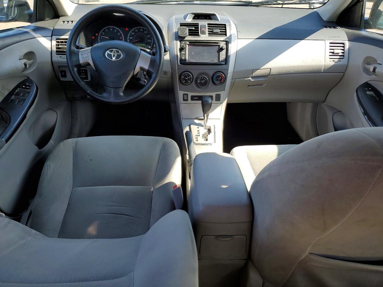 2013 TOYOTA COROLLA LE photo 8