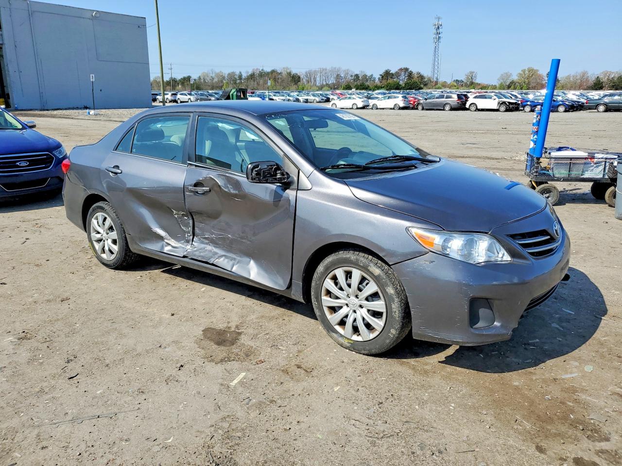 2013 TOYOTA COROLLA LE photo 4