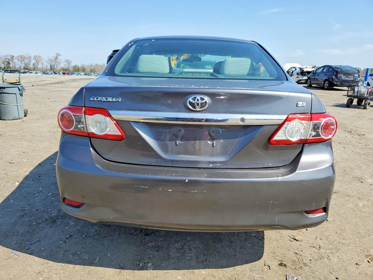 2013 TOYOTA COROLLA LE photo 6