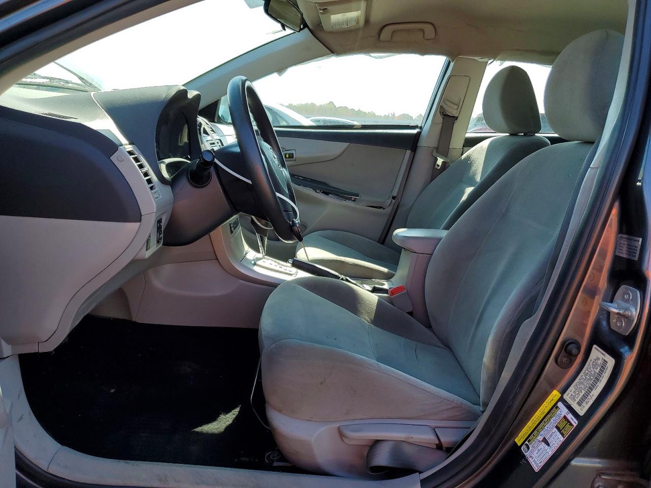 2013 TOYOTA COROLLA LE photo 7