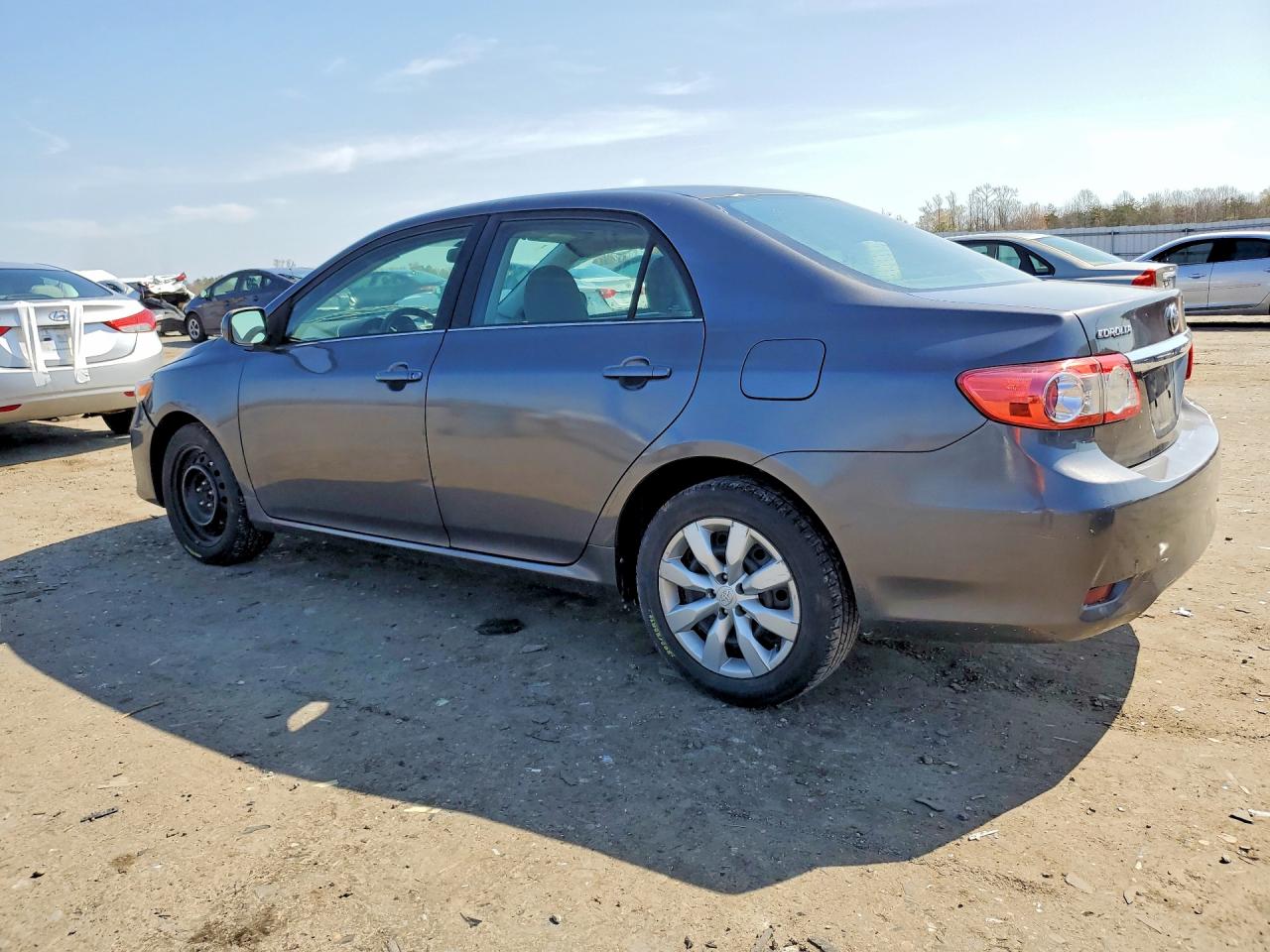 2013 TOYOTA COROLLA LE photo 2