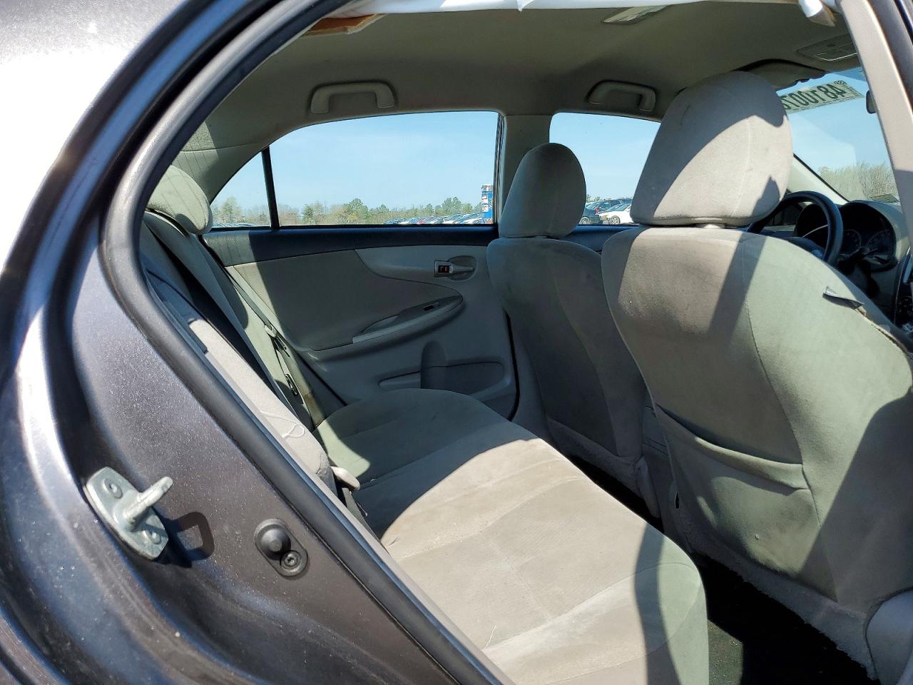 2013 TOYOTA COROLLA LE photo 10