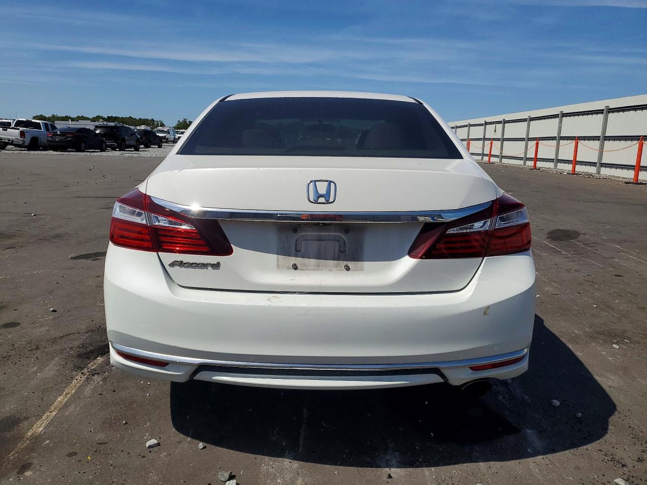 2017 HONDA ACCORD LX photo 11