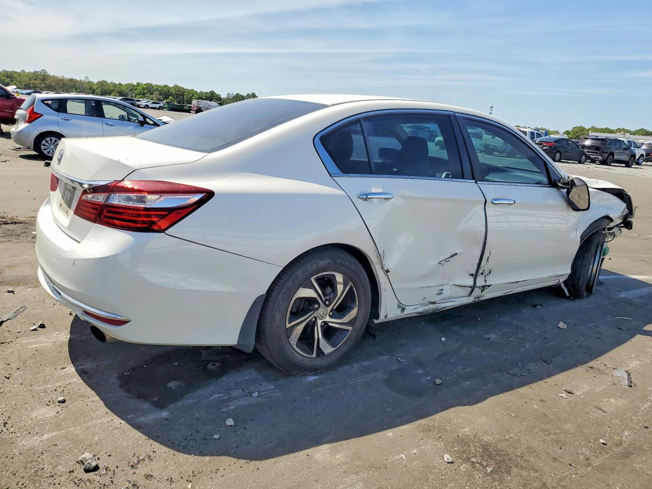 2017 HONDA ACCORD LX photo 5