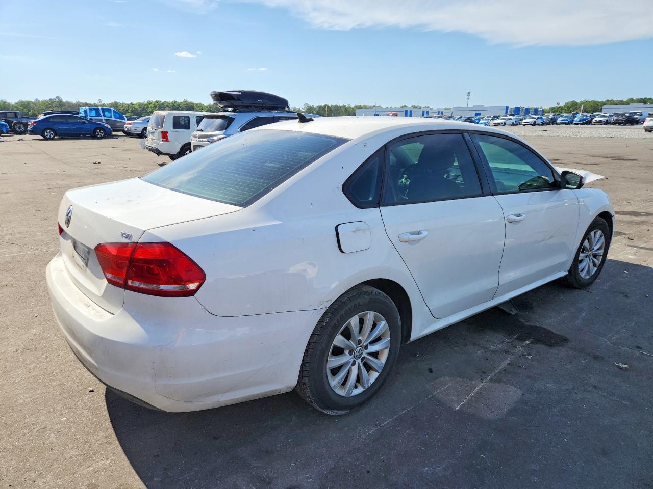 2015 VOLKSWAGEN PASSAT S photo 5