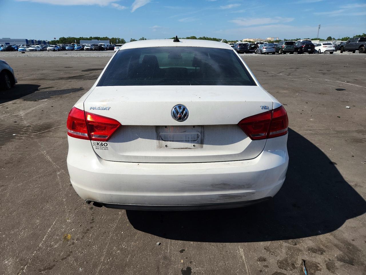 2015 VOLKSWAGEN PASSAT S photo 11