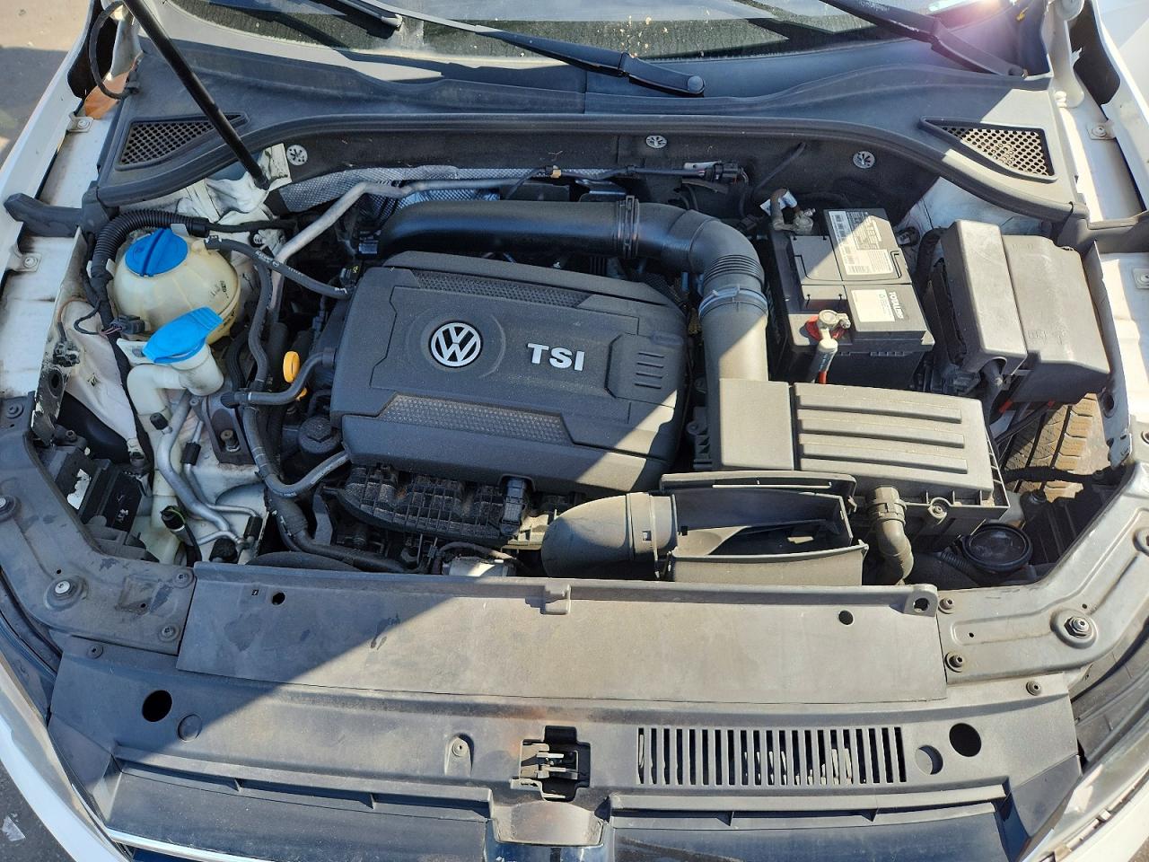 2015 VOLKSWAGEN PASSAT S photo 21