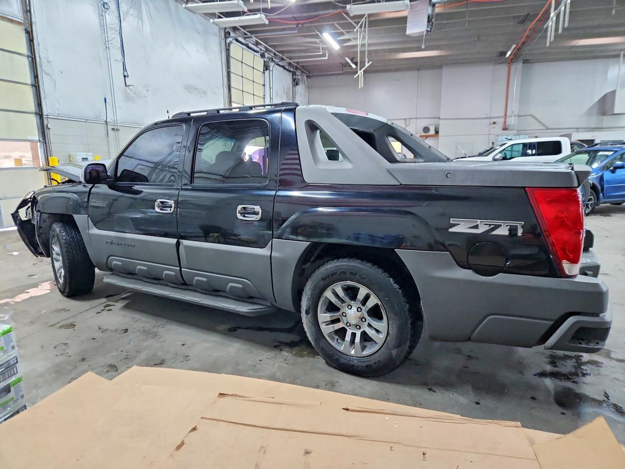 2002 CHEVROLET AVALANCHE K1500 photo 2