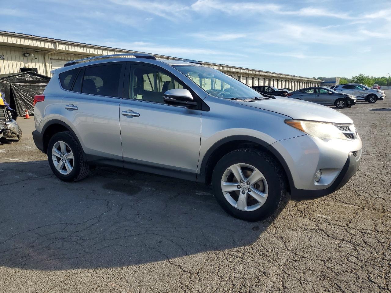 2014 TOYOTA RAV4 XLE photo 10