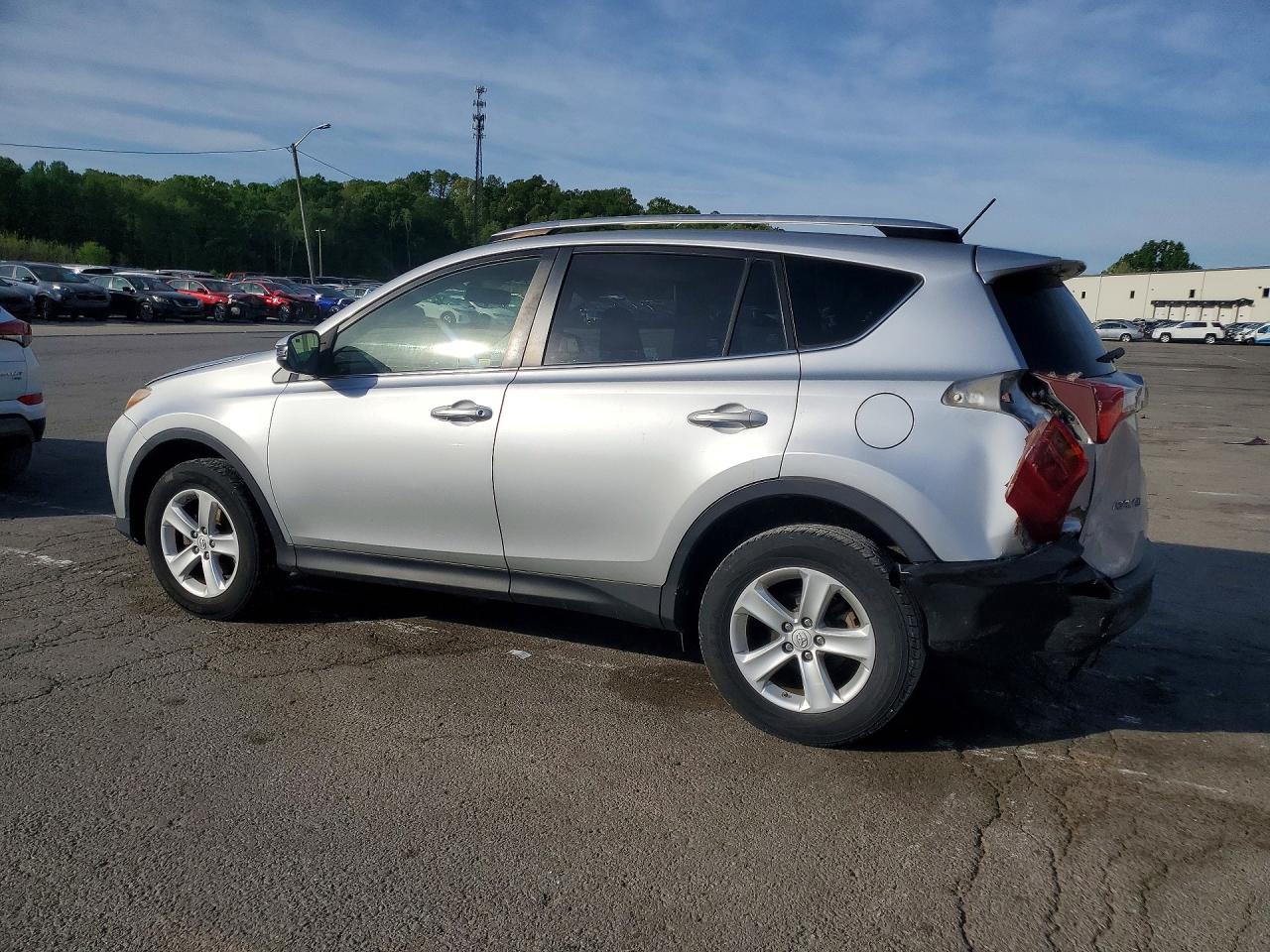 2014 TOYOTA RAV4 XLE photo 4