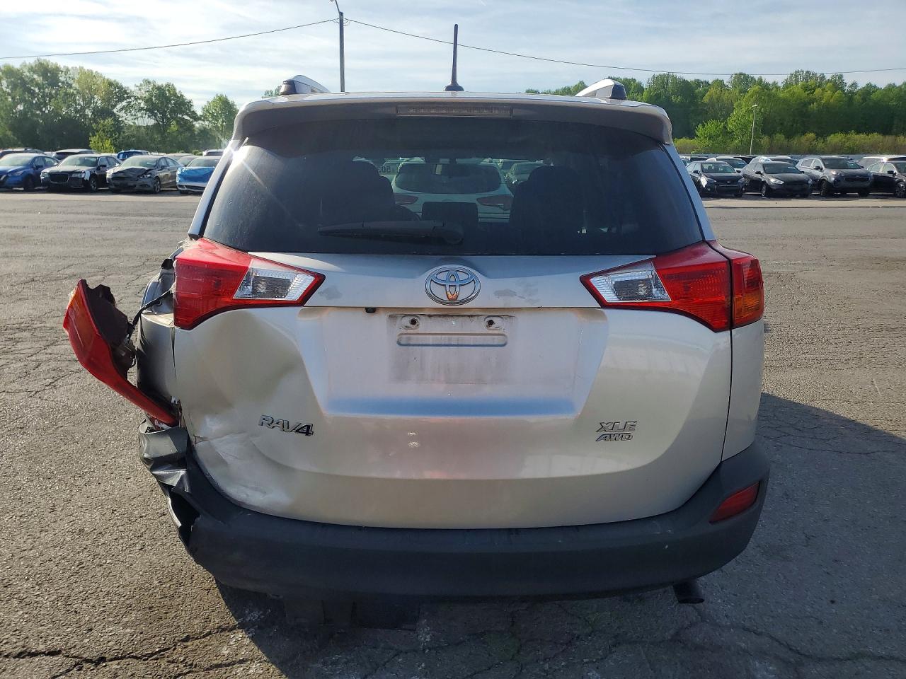 2014 TOYOTA RAV4 XLE photo 16