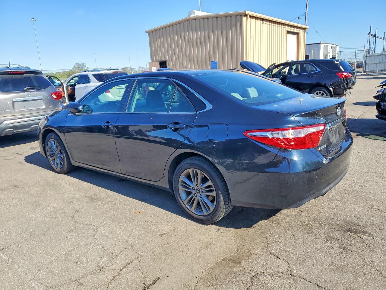 2017 TOYOTA CAMRY SE photo 2