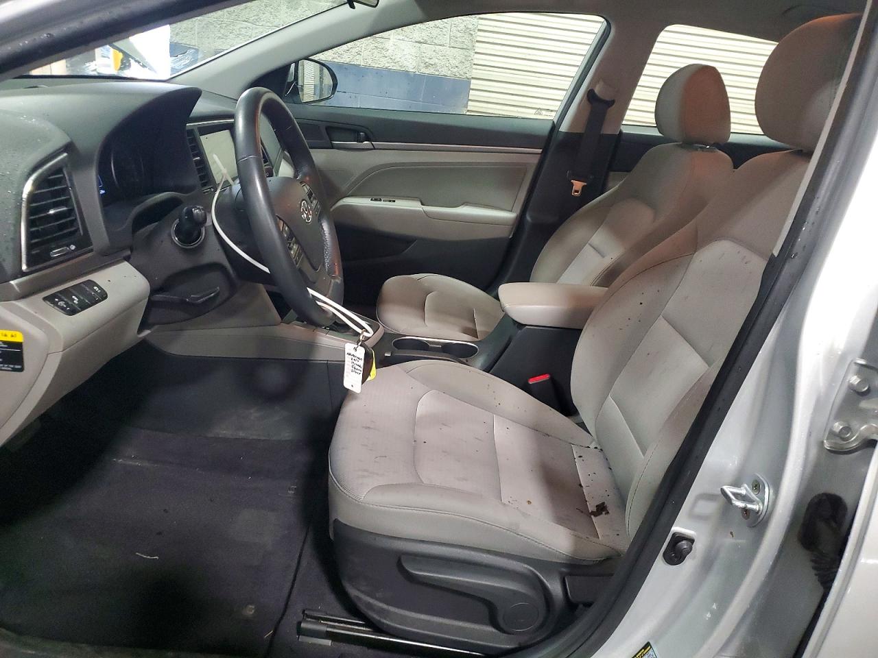 2017 HYUNDAI ELANTRA SE photo 13