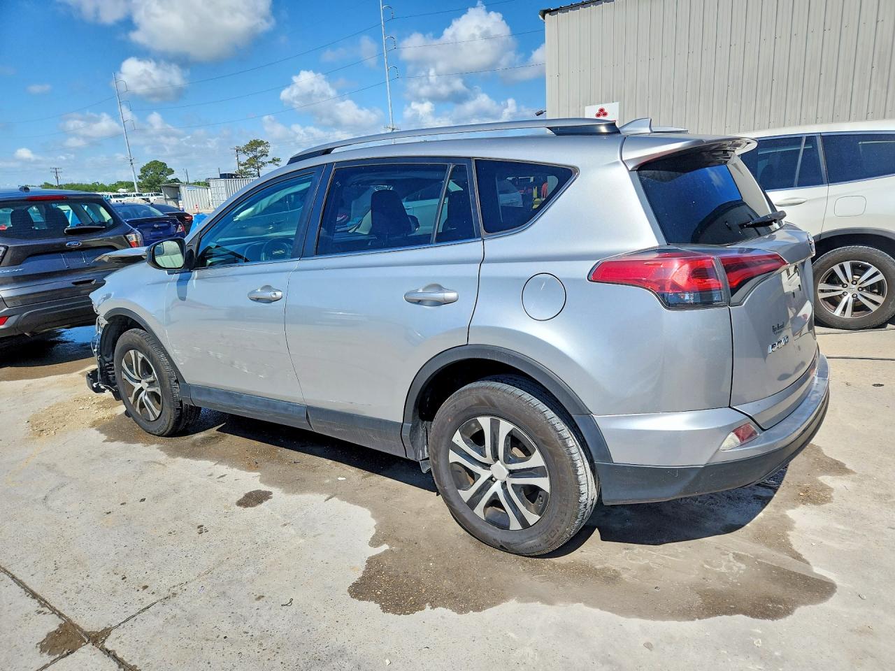 2017 TOYOTA RAV4 LE photo 4