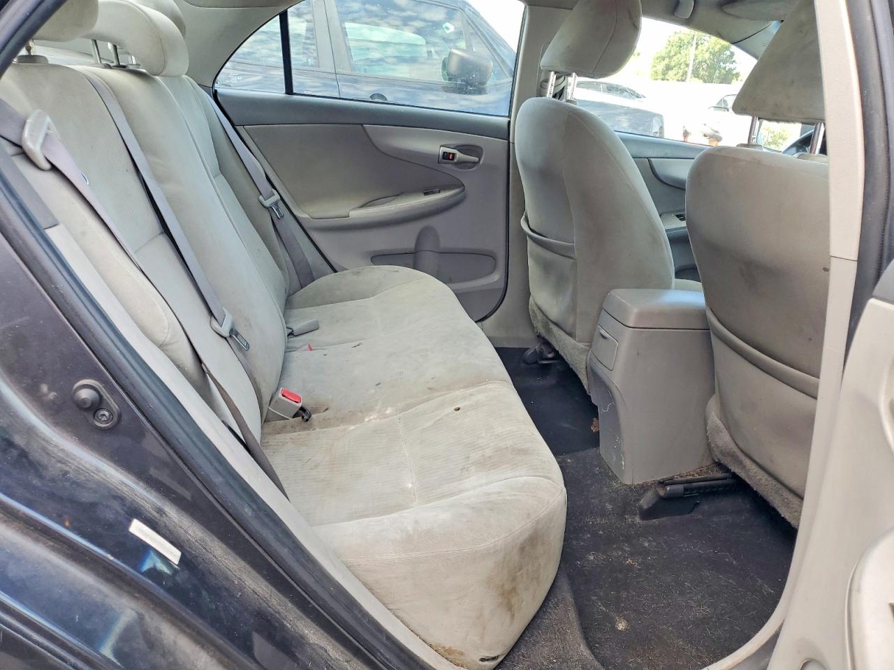2010 TOYOTA COROLLA LE photo 19