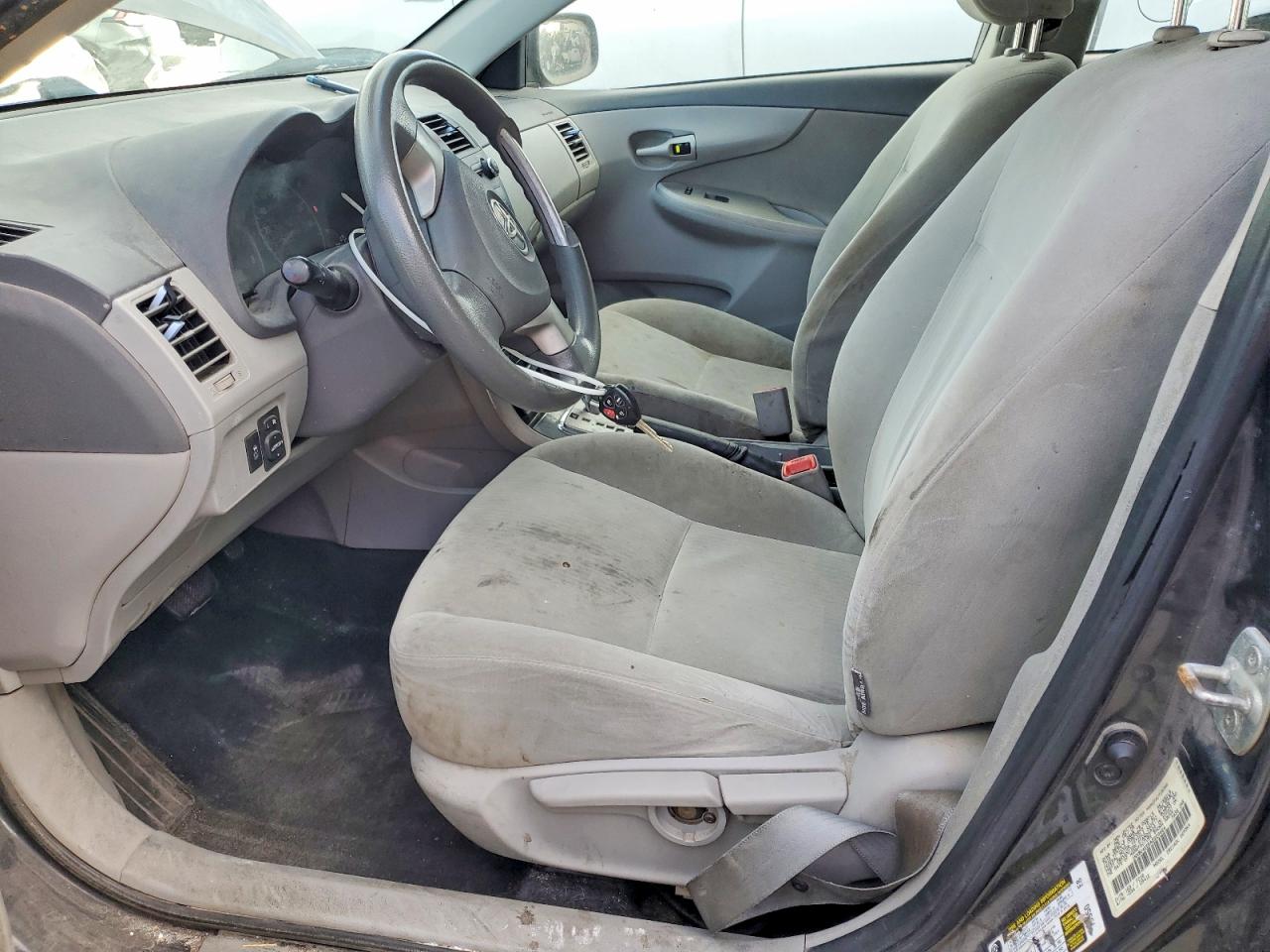 2010 TOYOTA COROLLA LE photo 13