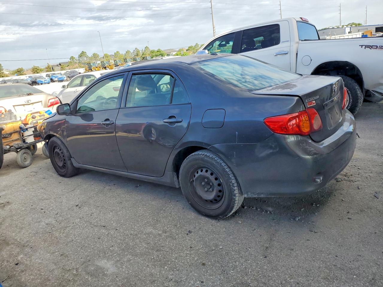 2010 TOYOTA COROLLA LE photo 3