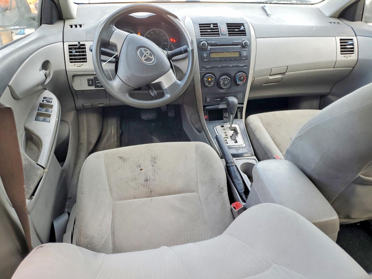 2010 TOYOTA COROLLA LE photo 15