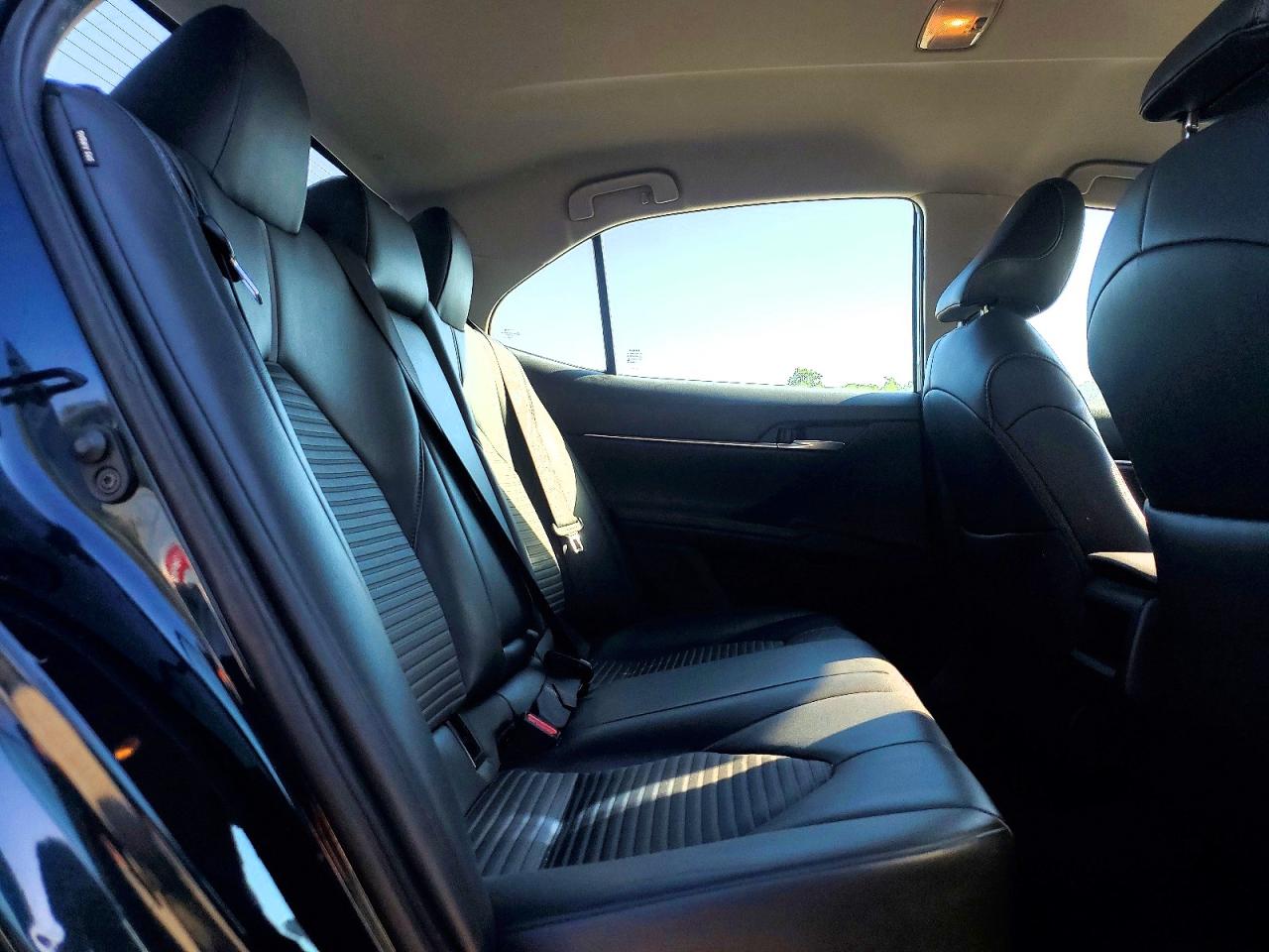 2019 TOYOTA CAMRY SE photo 19