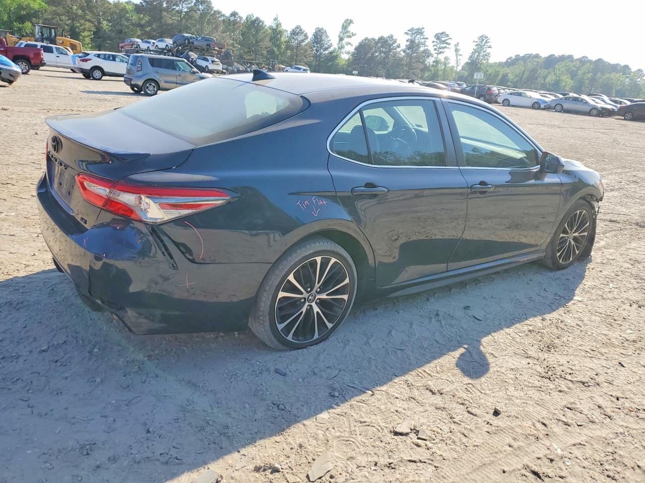 2019 TOYOTA CAMRY SE photo 5